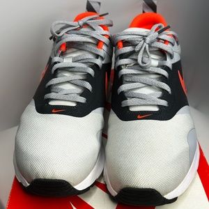 Nike Air Max Tavas - White/Crimson - Mens Size 8